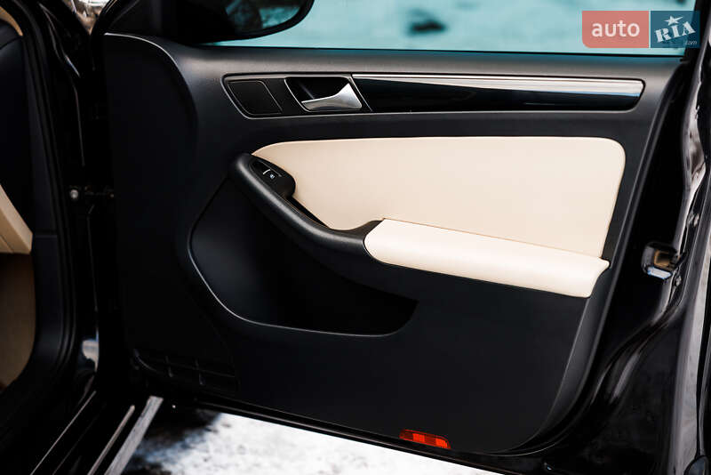 Седан Volkswagen Jetta 2016 в Ивано-Франковске