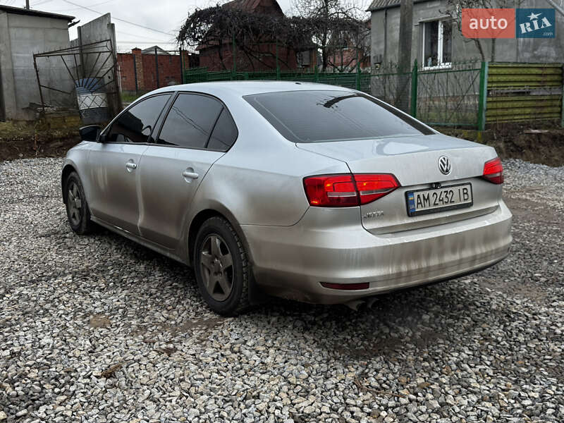 Седан Volkswagen Jetta 2015 в Вінниці