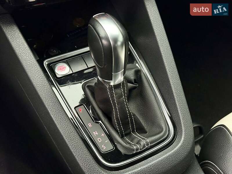 Седан Volkswagen Jetta 2016 в Харкові