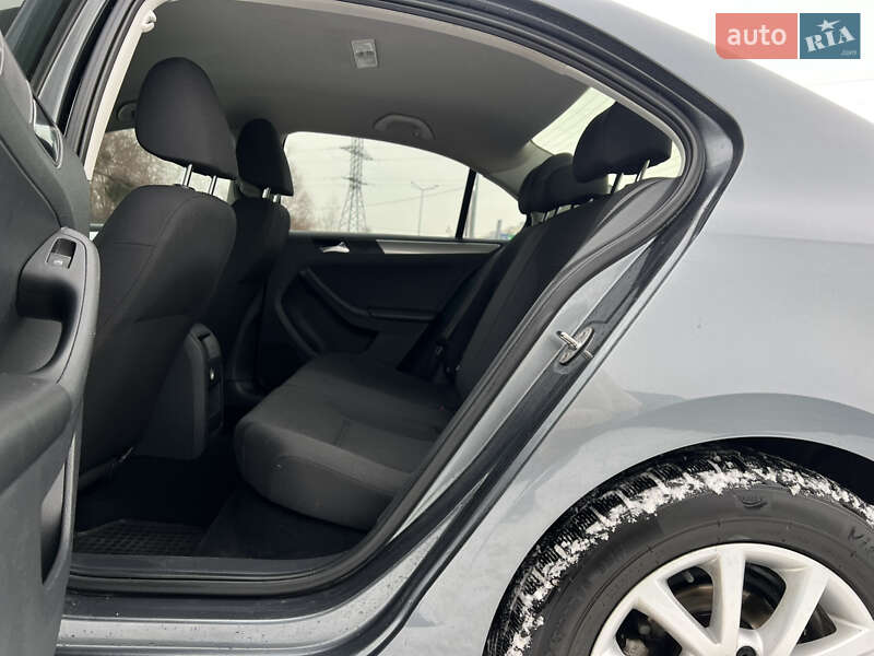 Седан Volkswagen Jetta 2015 в Києві фото 33 Седан Volkswagen Jetta 2015 в Києві