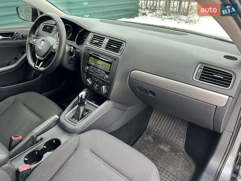 Седан Volkswagen Jetta 2015 в Києві фото 48 Седан Volkswagen Jetta 2015 в Києві