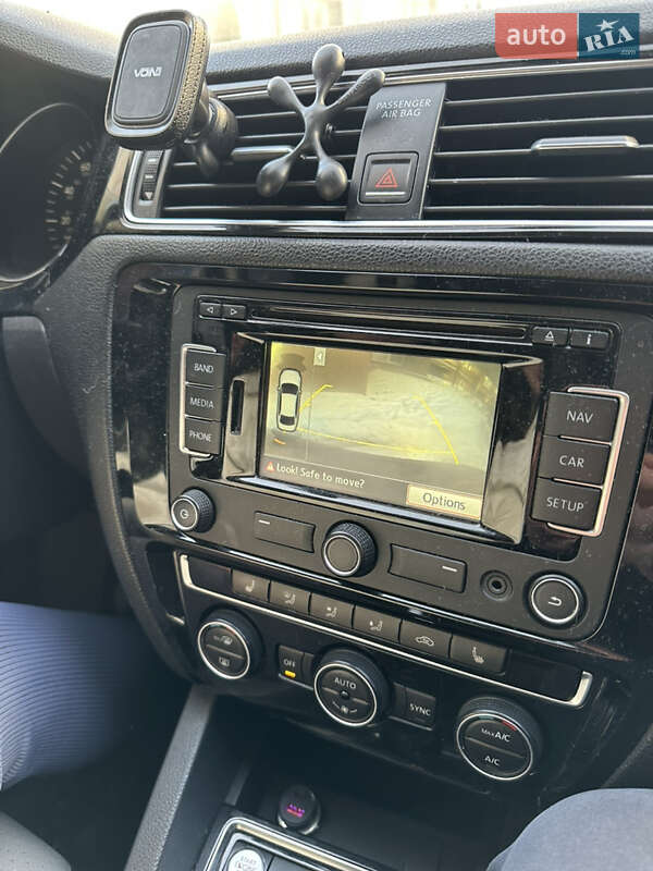 Седан Volkswagen Jetta 2015 в Петропавловской Борщаговке