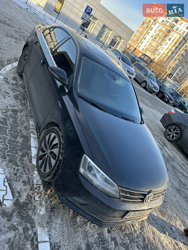 Седан Volkswagen Jetta 2015 в Петропавловской Борщаговке