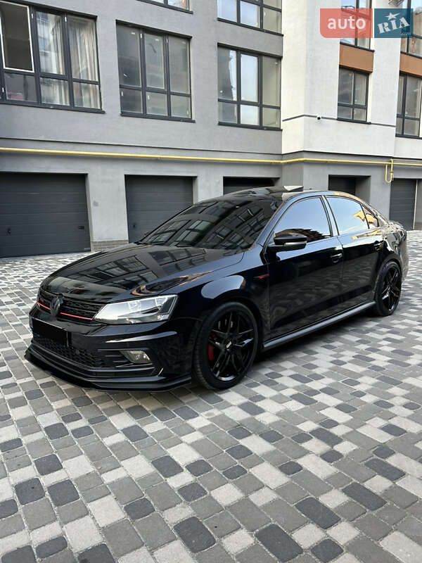 Седан Volkswagen Jetta 2015 в Ивано-Франковске