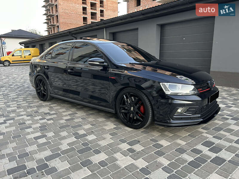 Седан Volkswagen Jetta 2015 в Ивано-Франковске