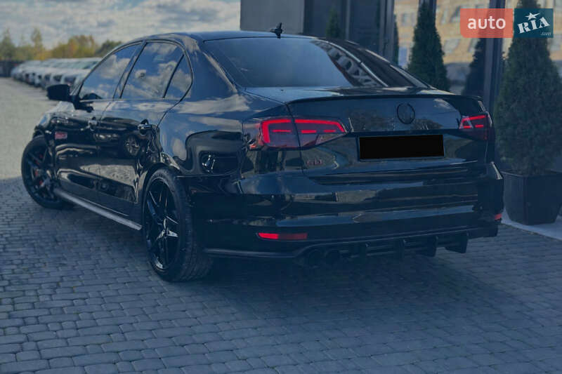 Седан Volkswagen Jetta 2015 в Ивано-Франковске