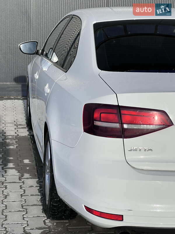 Седан Volkswagen Jetta 2016 в Львові