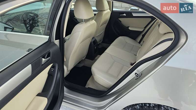 Седан Volkswagen Jetta 2013 в Каменском фото 21 Седан Volkswagen Jetta 2013 в Каменском