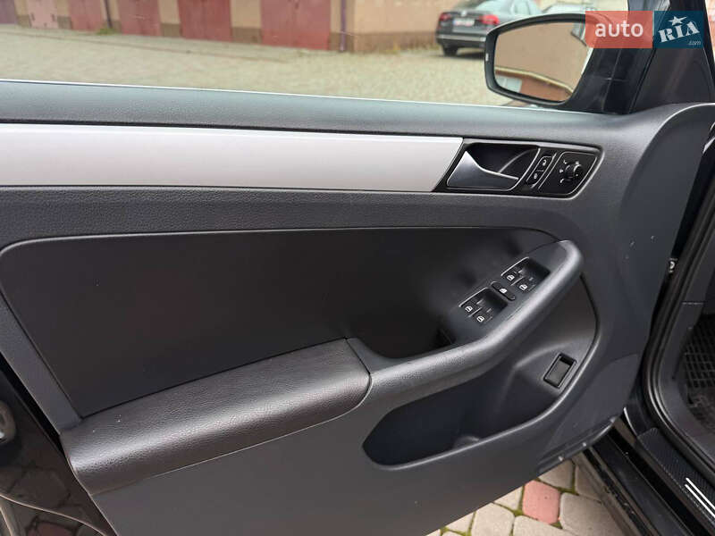 Седан Volkswagen Jetta 2011 в Ивано-Франковске