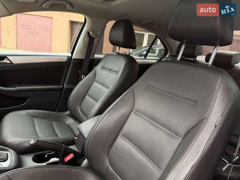 Седан Volkswagen Jetta 2011 в Ивано-Франковске