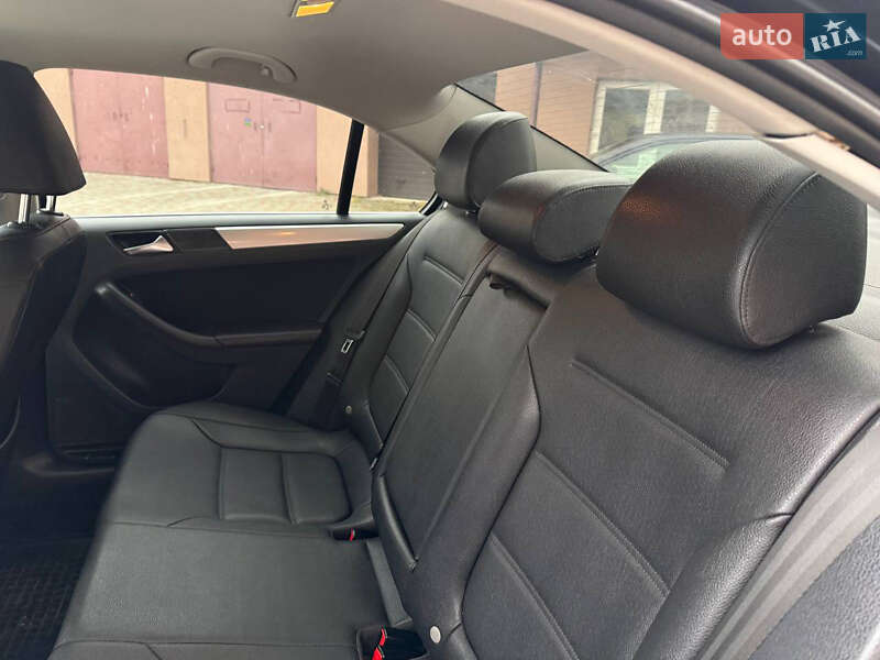 Седан Volkswagen Jetta 2011 в Ивано-Франковске