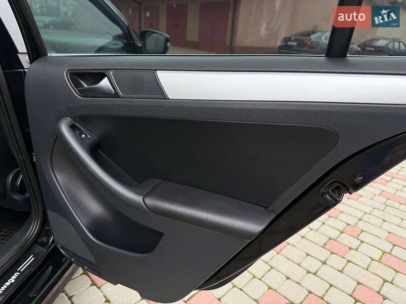 Седан Volkswagen Jetta 2011 в Ивано-Франковске