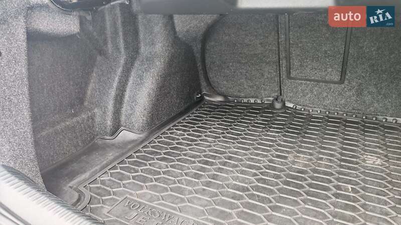 Седан Volkswagen Jetta 2015 в Могилев-Подольске фото 7 Седан Volkswagen Jetta 2015 в Могилев-Подольске