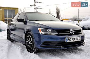 Седан Volkswagen Jetta 2015 в Львові