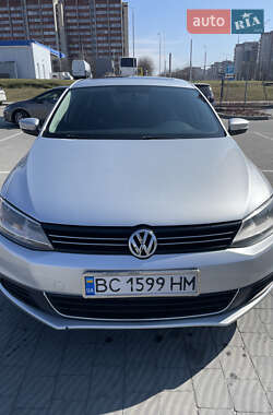Седан Volkswagen Jetta 2014 в Львове