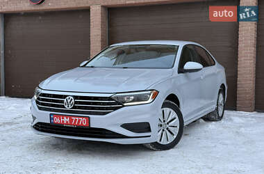 Седан Volkswagen Jetta 2019 в Киеве