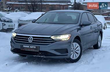 Седан Volkswagen Jetta 2019 в Львові