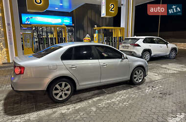 Седан Volkswagen Jetta 2006 в Києві