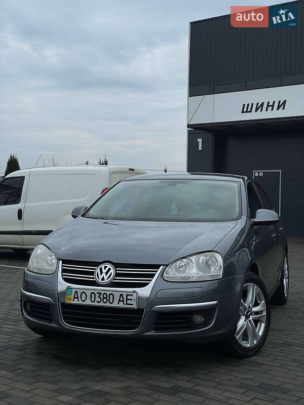 Седан Volkswagen Jetta 2006 в Тячеве