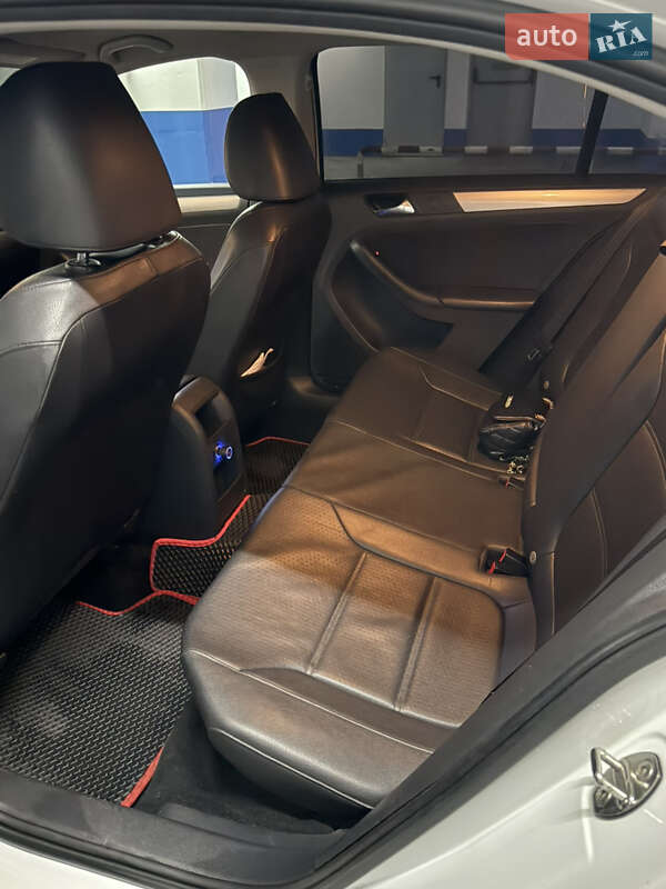 Седан Volkswagen Jetta 2015 в Одессе