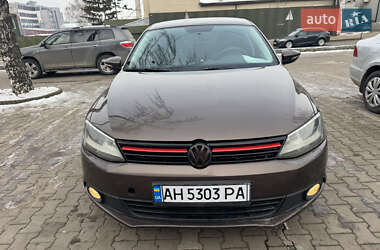Седан Volkswagen Jetta 2012 в Чернівцях