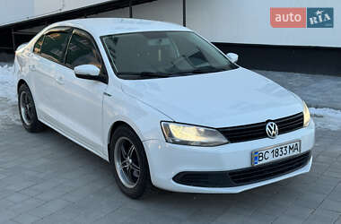 Седан Volkswagen Jetta 2012 в Вараше