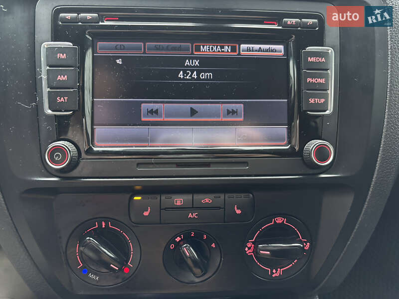 Седан Volkswagen Jetta 2014 в Черновцах