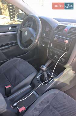Седан Volkswagen Jetta 2006 в Новом Буге