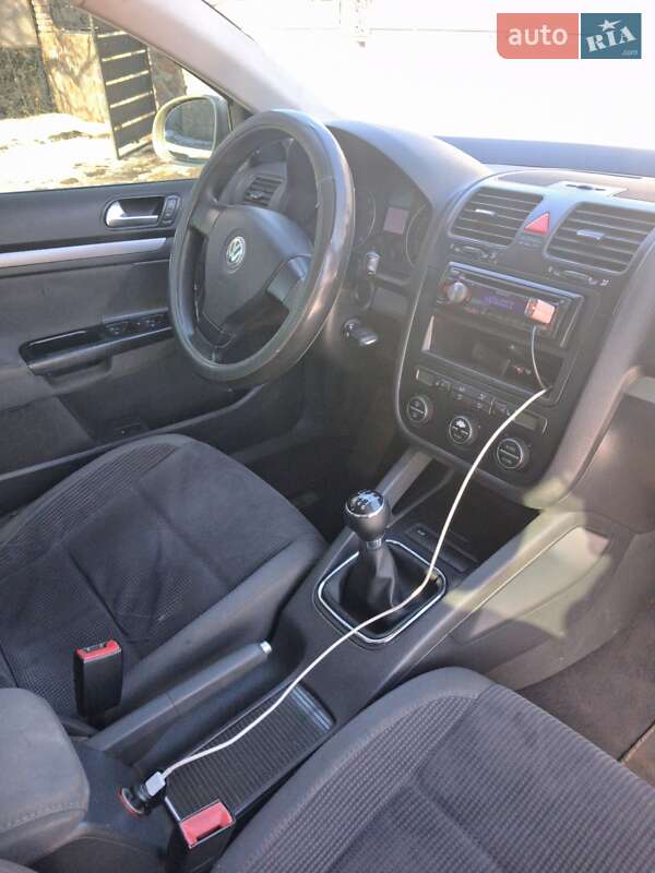 Седан Volkswagen Jetta 2006 в Новом Буге