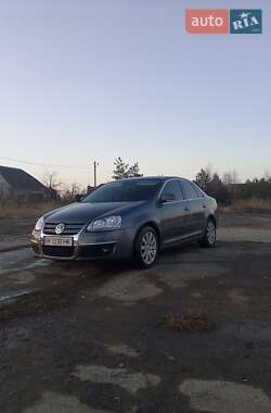 Седан Volkswagen Jetta 2005 в Рівному