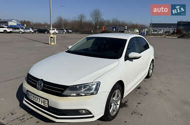 Седан Volkswagen Jetta 2016 в Львові