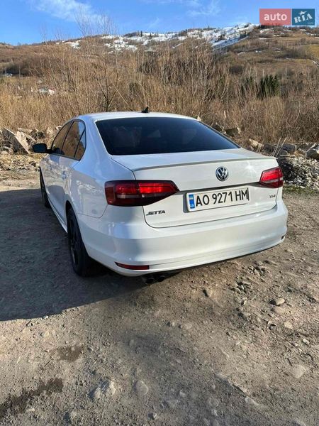 Седан Volkswagen Jetta 2015 в Рахове
