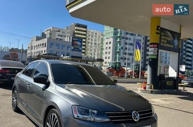 Седан Volkswagen Jetta 2016 в Киеве