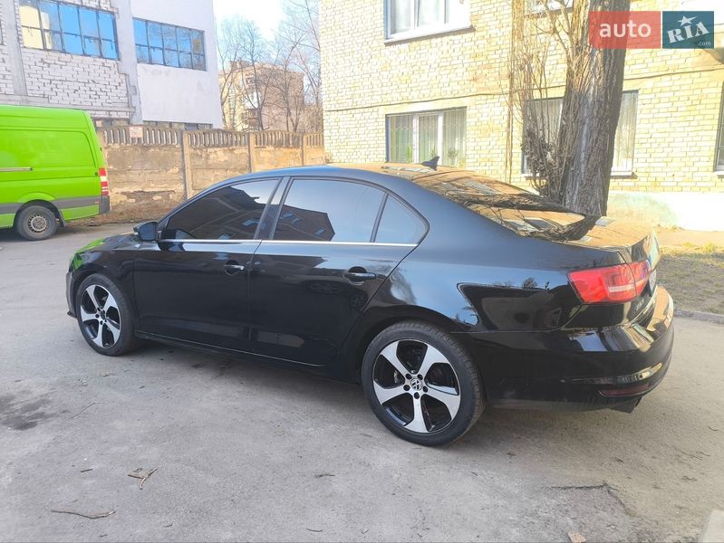 Седан Volkswagen Jetta 2015 в Киеве