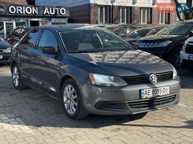 Седан Volkswagen Jetta 2014 в Днепре