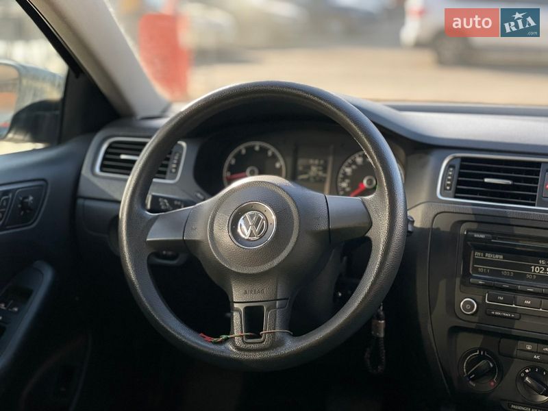 Седан Volkswagen Jetta 2014 в Днепре
