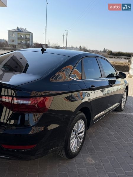 Седан Volkswagen Jetta 2020 в Львове