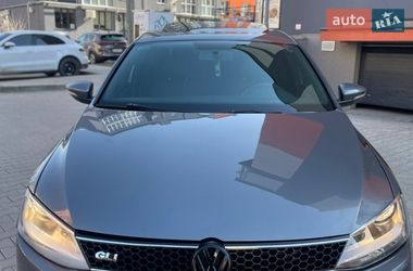 Седан Volkswagen Jetta 2012 в Чернівцях