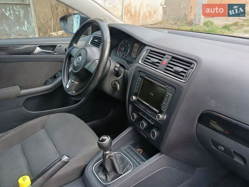 Седан Volkswagen Jetta 2011 в Черновцах