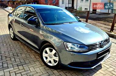 Седан Volkswagen Jetta 2013 в Ромнах