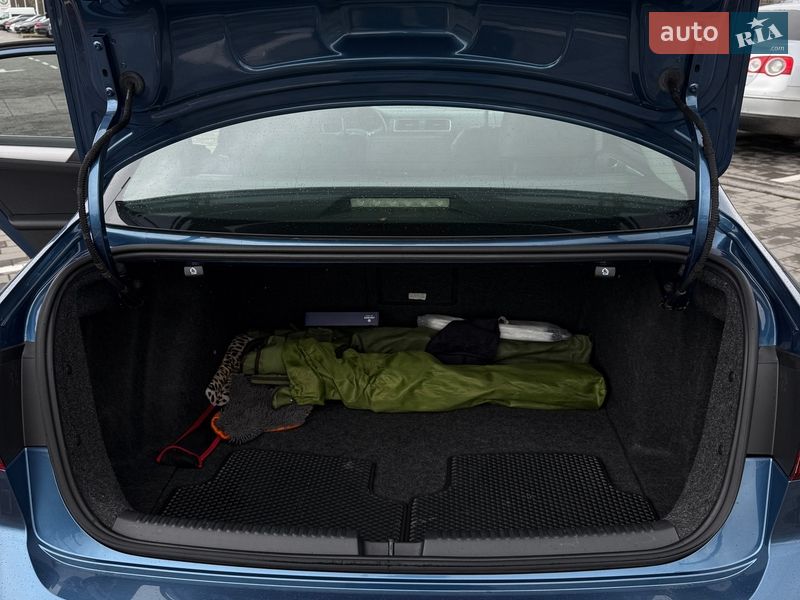 Седан Volkswagen Jetta 2014 в Ивано-Франковске