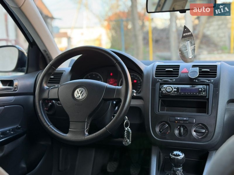 Седан Volkswagen Jetta 2005 в Могилев-Подольске