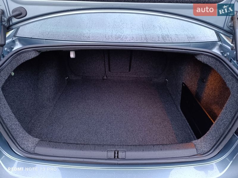 Седан Volkswagen Jetta 2006 в Тернополі