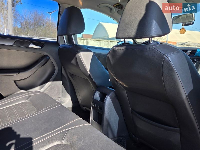 Седан Volkswagen Jetta 2012 в Борисполе