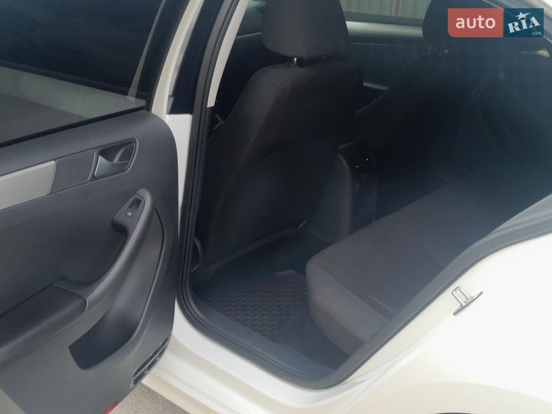 Седан Volkswagen Jetta 2016 в Кропивницькому