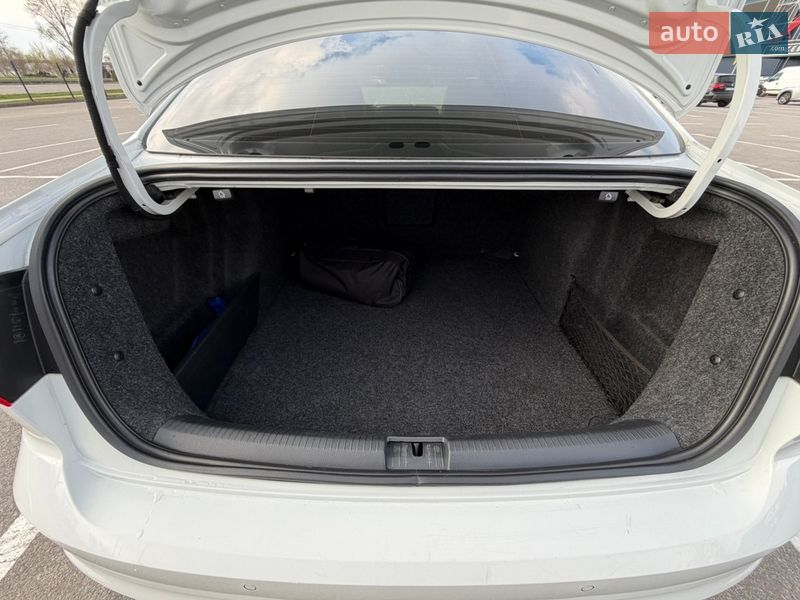 Седан Volkswagen Jetta 2016 в Киеве фото 16 Седан Volkswagen Jetta 2016 в Киеве