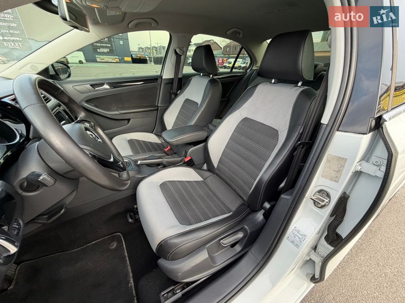 Седан Volkswagen Jetta 2016 в Киеве фото 20 Седан Volkswagen Jetta 2016 в Киеве