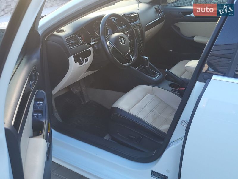 Седан Volkswagen Jetta 2014 в Ивано-Франковске