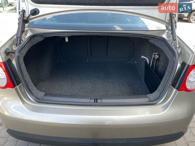 Седан Volkswagen Jetta 2005 в Бердичеве