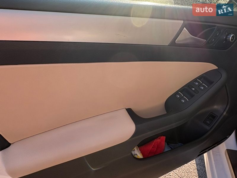 Седан Volkswagen Jetta 2013 в Киеве